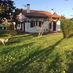 Maison Familiale Avec Jardin A Sare, Au Pied De La Rhune بيت للعطل
