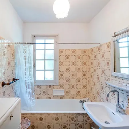 Maison Familiale Avec Jardin A Sare, Au Pied De La Rhune *
