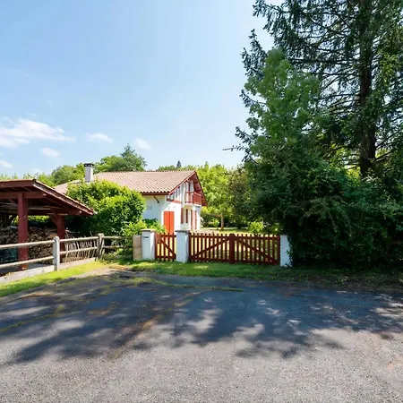 Prázdninový dům Maison Familiale Avec Jardin A Sare, Au Pied De La Rhune Sare