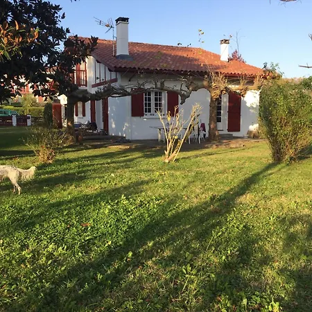 Maison Familiale Avec Jardin A Sare, Au Pied De La Rhune Prázdninový dům