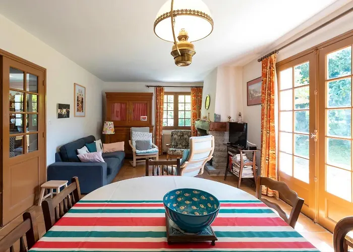 Maison Familiale Avec Jardin A Sare, Au Pied De La Rhune * Sare
