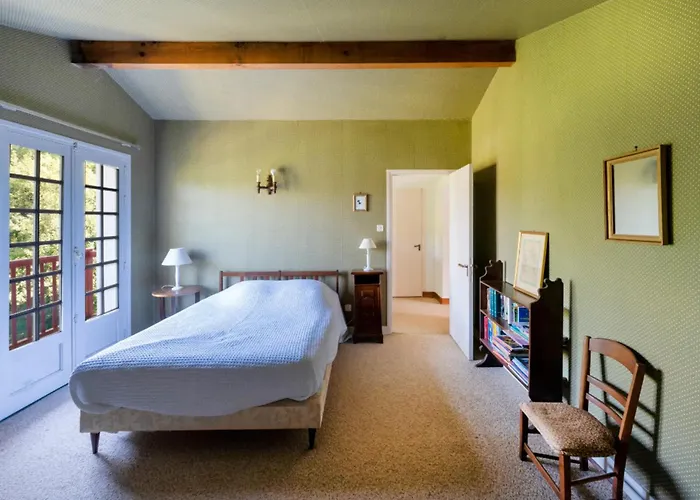 Maison Familiale Avec Jardin A Sare, Au Pied De La Rhune